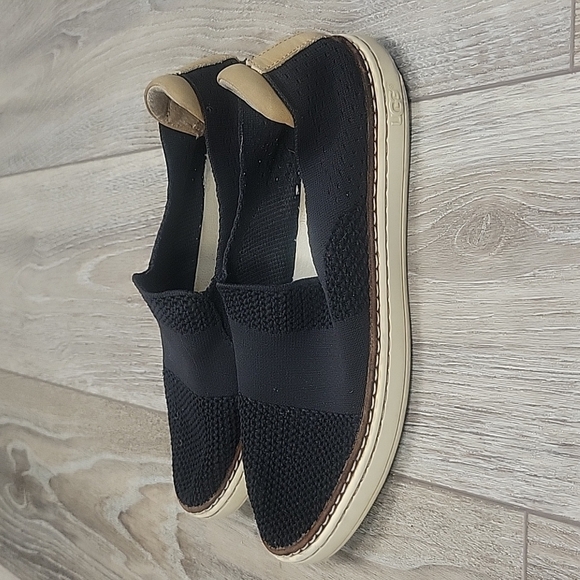 UGG Sammy Black Knit Slip-On Sneakers Size 7 - Picture 3 of 5